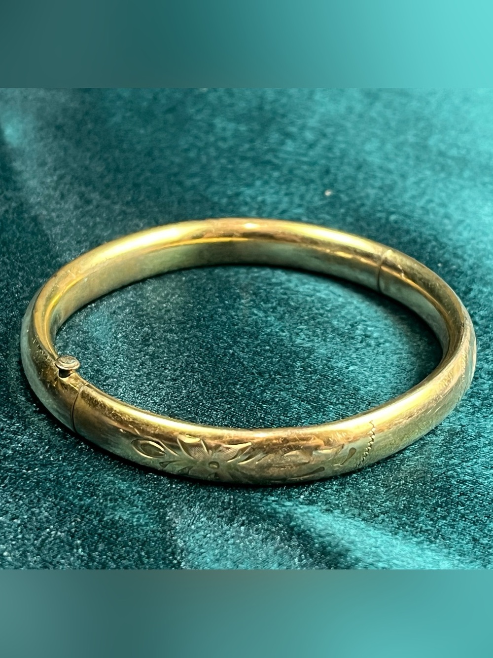 Vintage CARL ART 14K Yellow Gold Filled Floral Engraved Hinged Bangle Bracelet